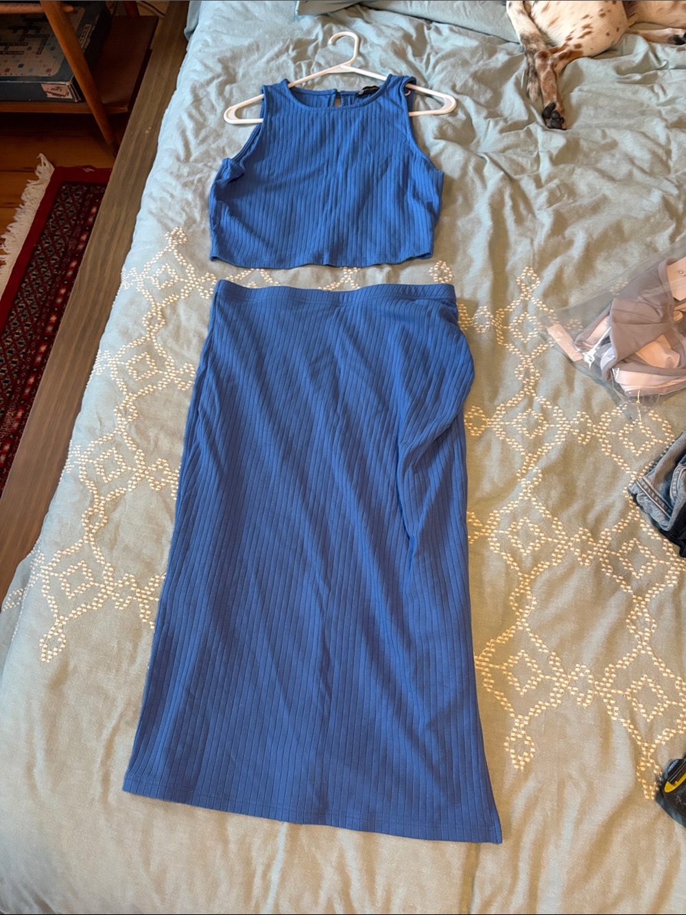 Pretty Garden ribbed matching crop and midi-skirt seat